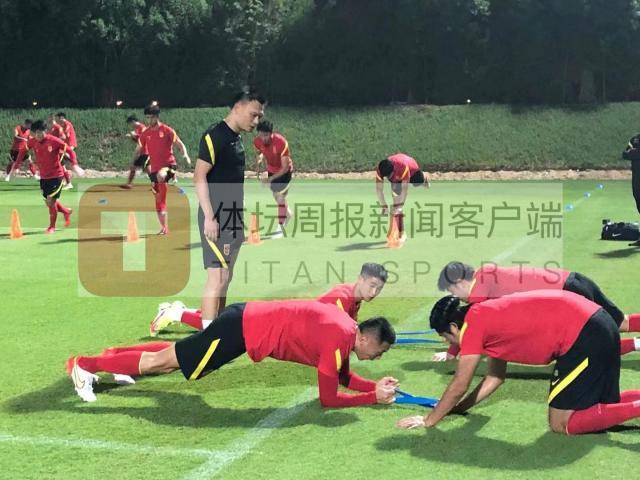 开云体育-国足多哈首练全员到位 两大伤员单练恢复李磊回归