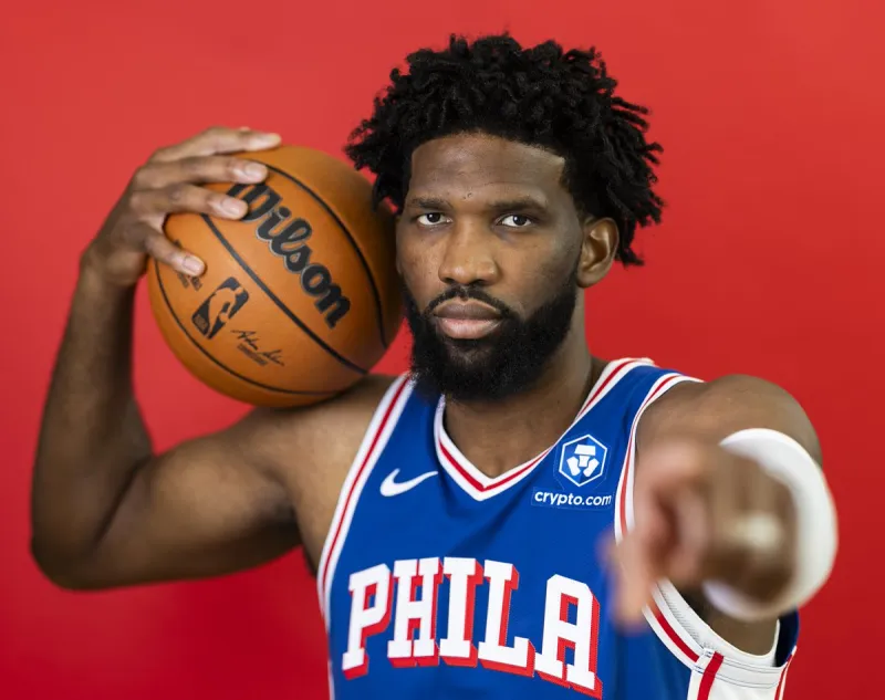 开云-32岁生日快乐！NBA官方晒照为乔尔-恩比德庆生